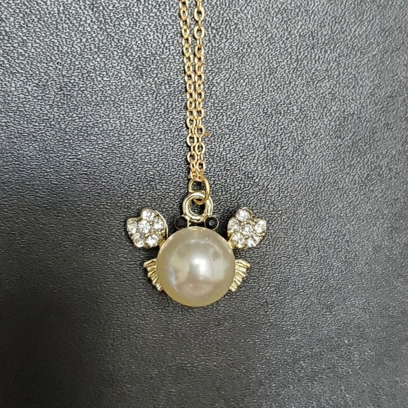 **Final Sale** Gold tone faux pearl crab necklace - Picture 3 of 8